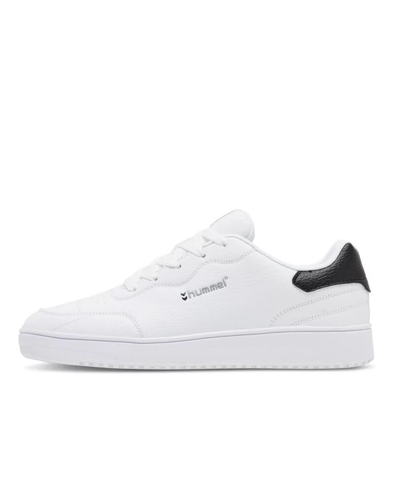 

Бело-черные кроссовки Hummel