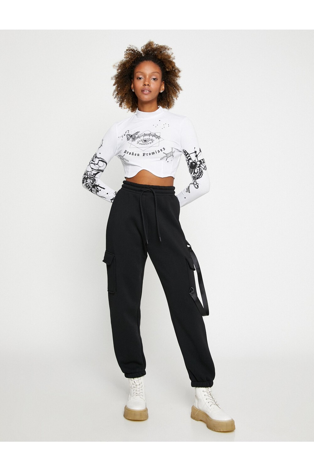 

Спортивные брюки Jogger с карманами, шнуровкой на талии, флисом внутри Koton, черный