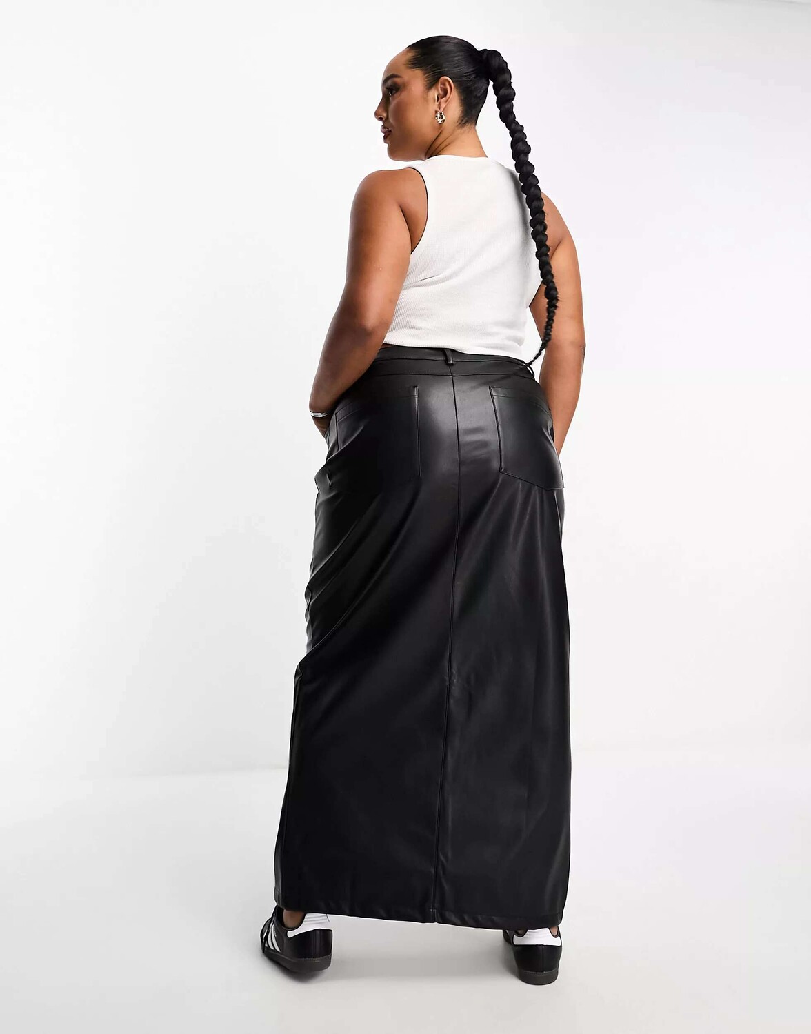 

Черная юбка макси из искусственной кожи с разрезом спереди ASOS DESIGN Curve