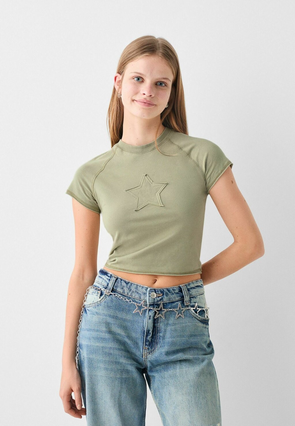 

Футболка с принтом Bershka, цвет khaki
