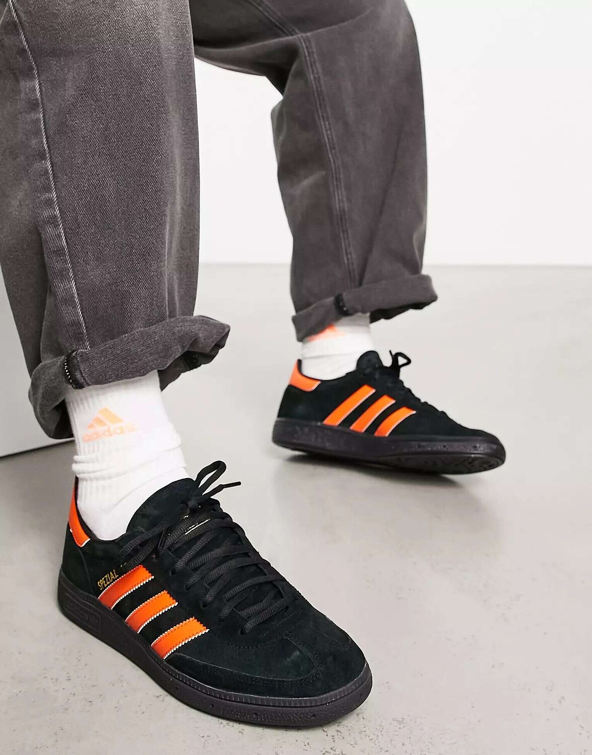 

Черные и оранжевые кроссовки adidas Originals Handball Spezial с резиновой подошвой - ЧЕРНЫЕ, Черный