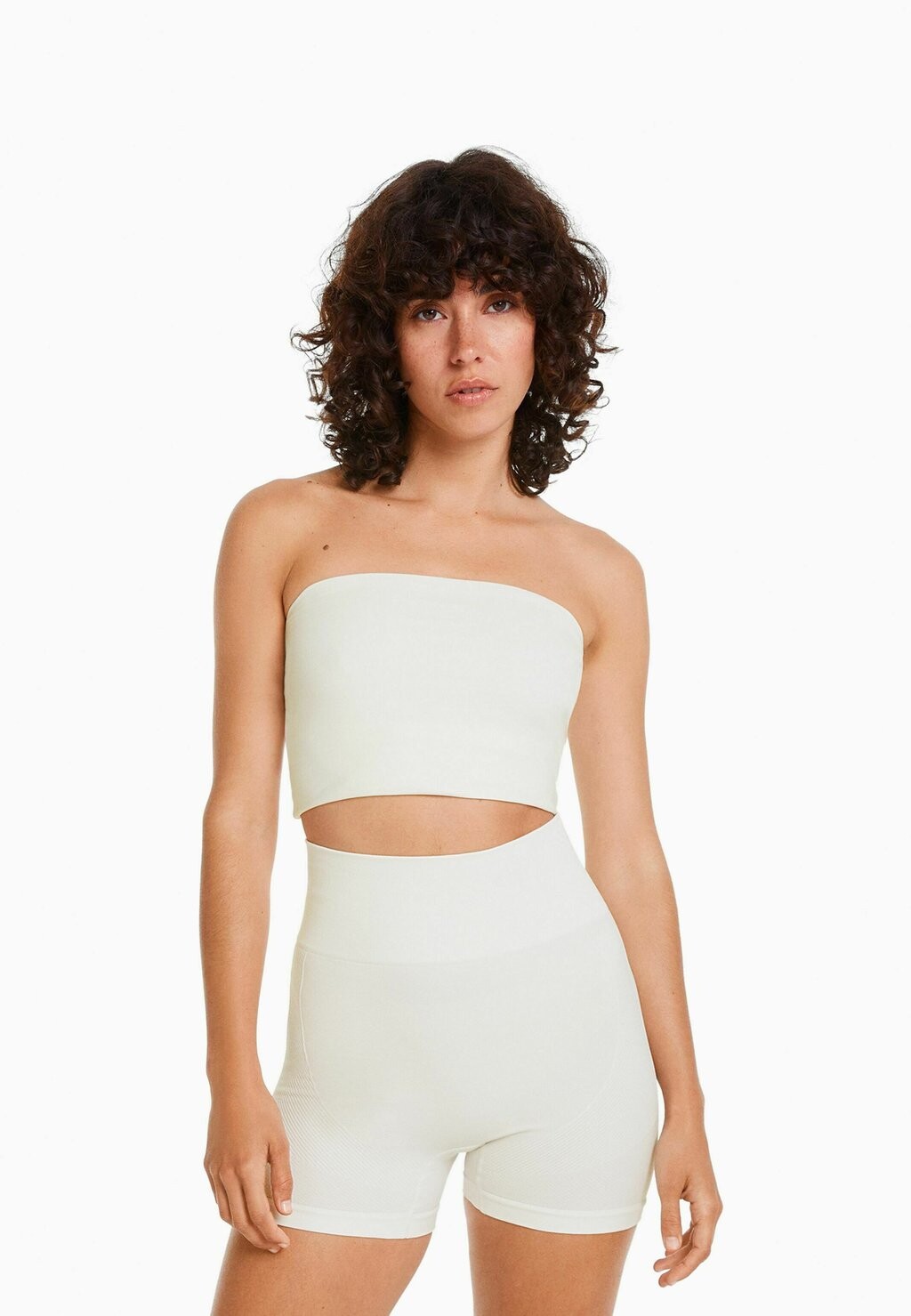 

Шорты Bershka, белый