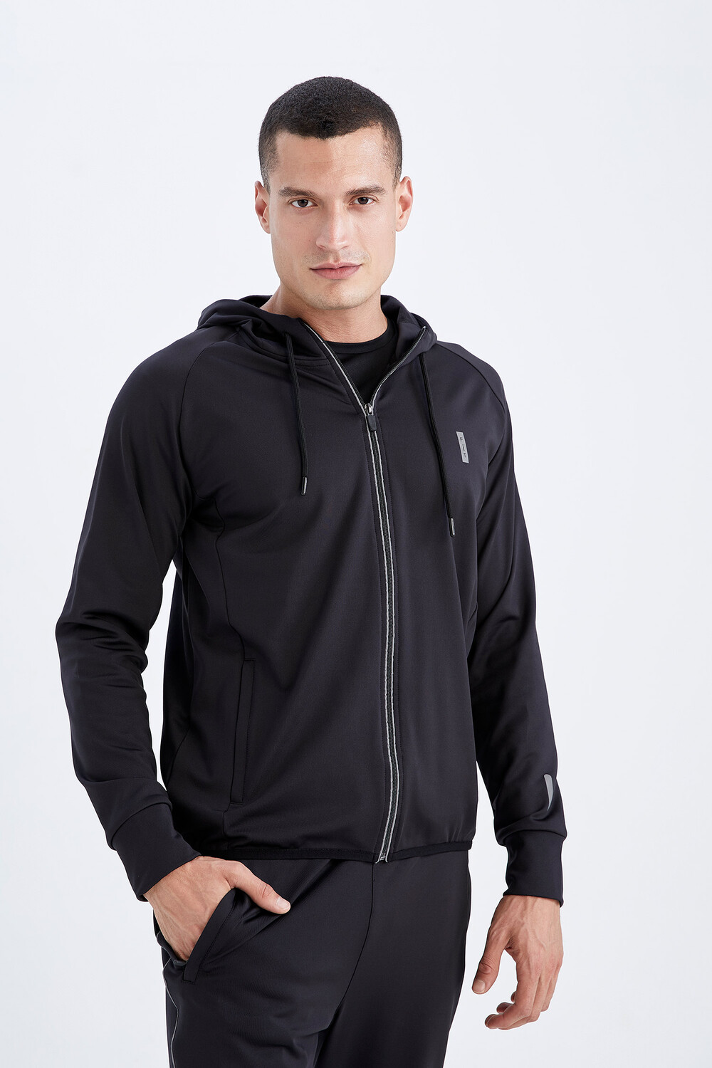 

Куртка DeFacto Kapuzensweatjacke SLIM FIT, черный