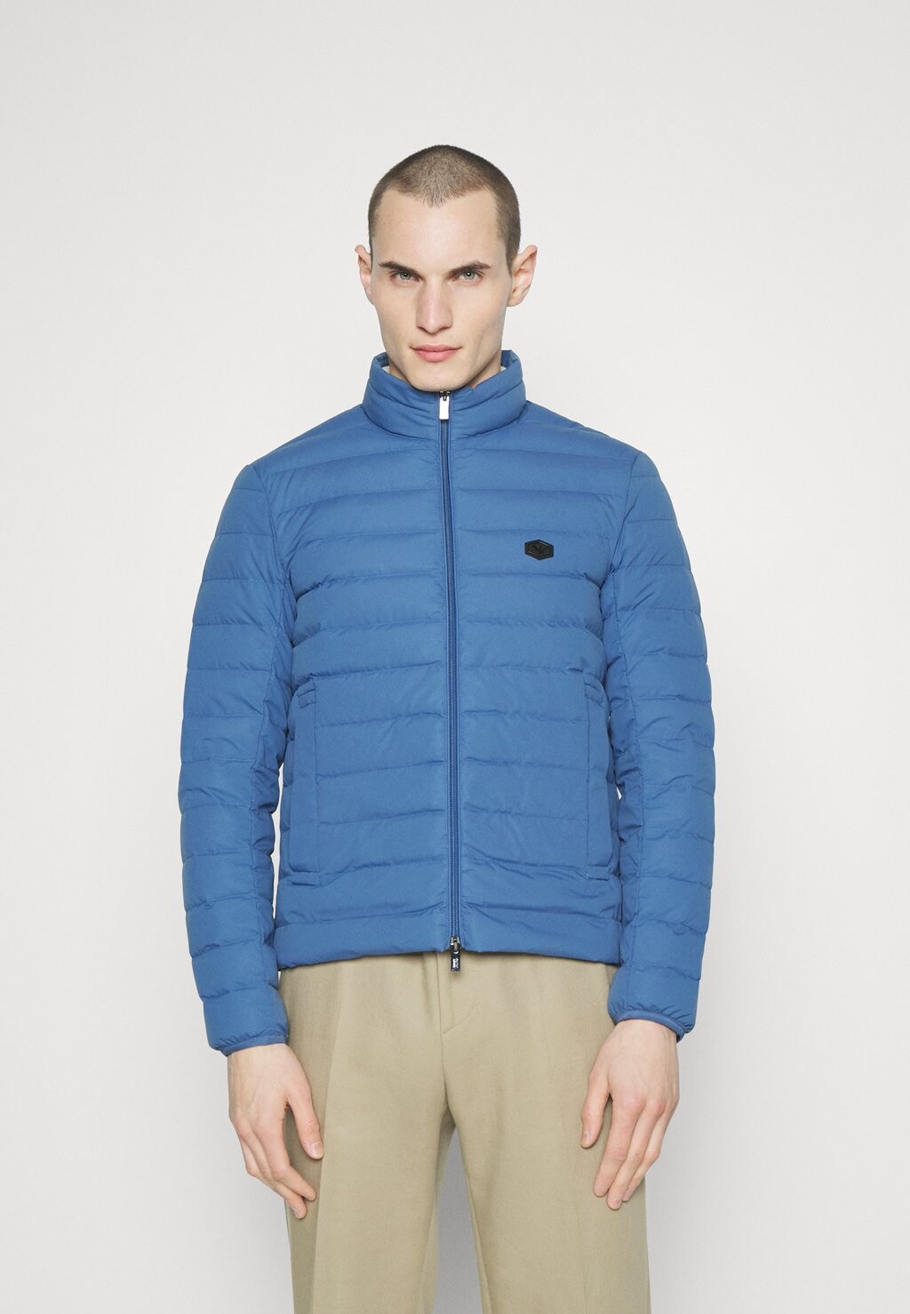 

Пуховик Emporio Armani