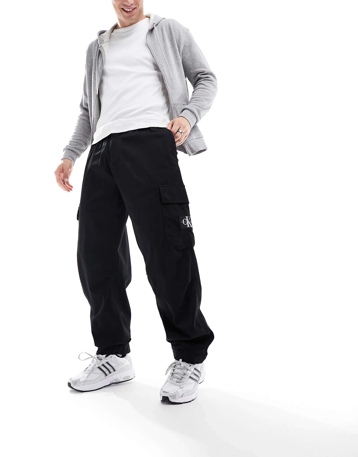 

Черные брюки-карго Calvin Klein Jeans Essential Regular, Черный