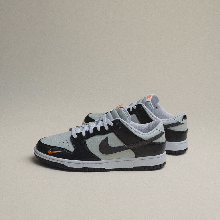 

Кроссовки Dunk Low *Black Orange Mini Swoosh* Nike, оранжевый