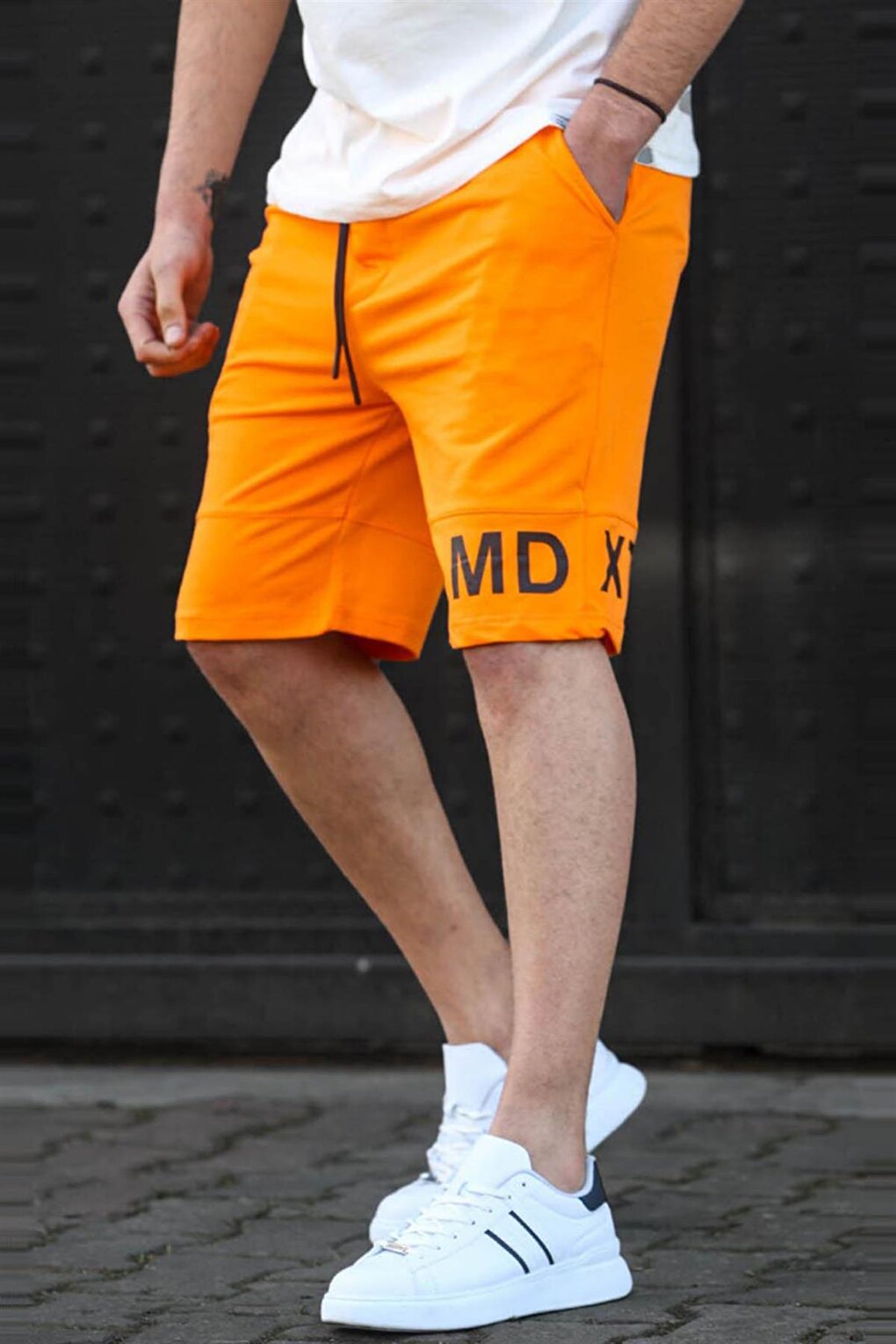 Оранжевые мужские шорты-бермуды с принтом 5493 MADMEXT