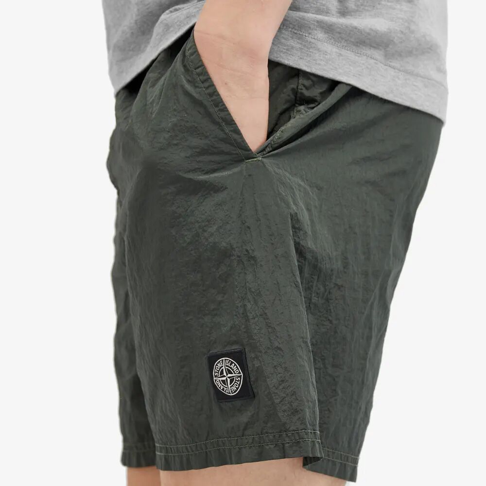 

Stone Island Нейлоновые шорты с эффектом металлик, зеленый