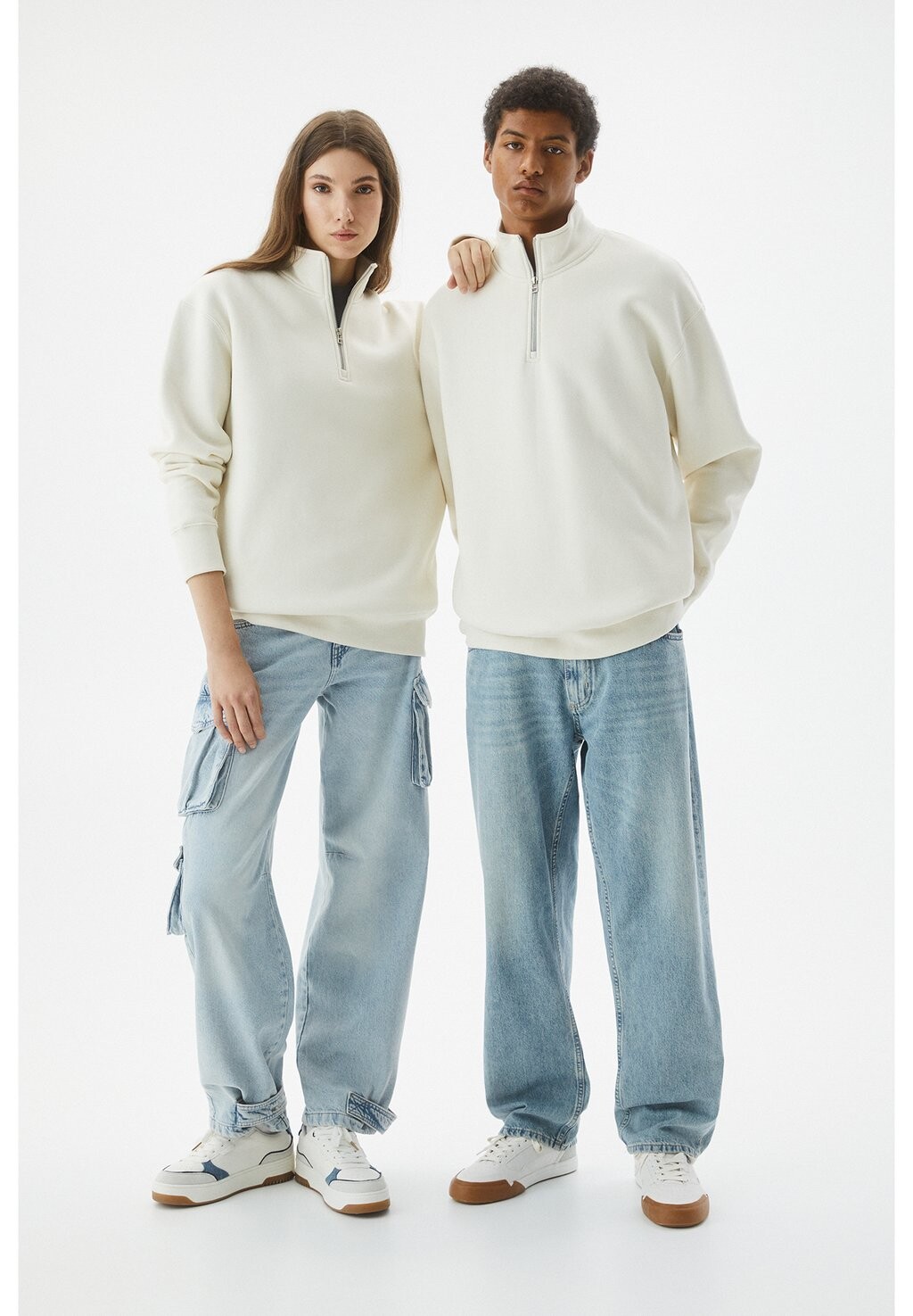 

Толстовка Basic Coloured Zip-Up Neck PULL&BEAR, бежевый