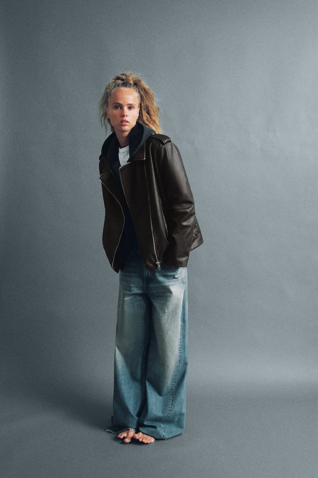 

Байкерская куртка из искусственной кожи ZARA, серый