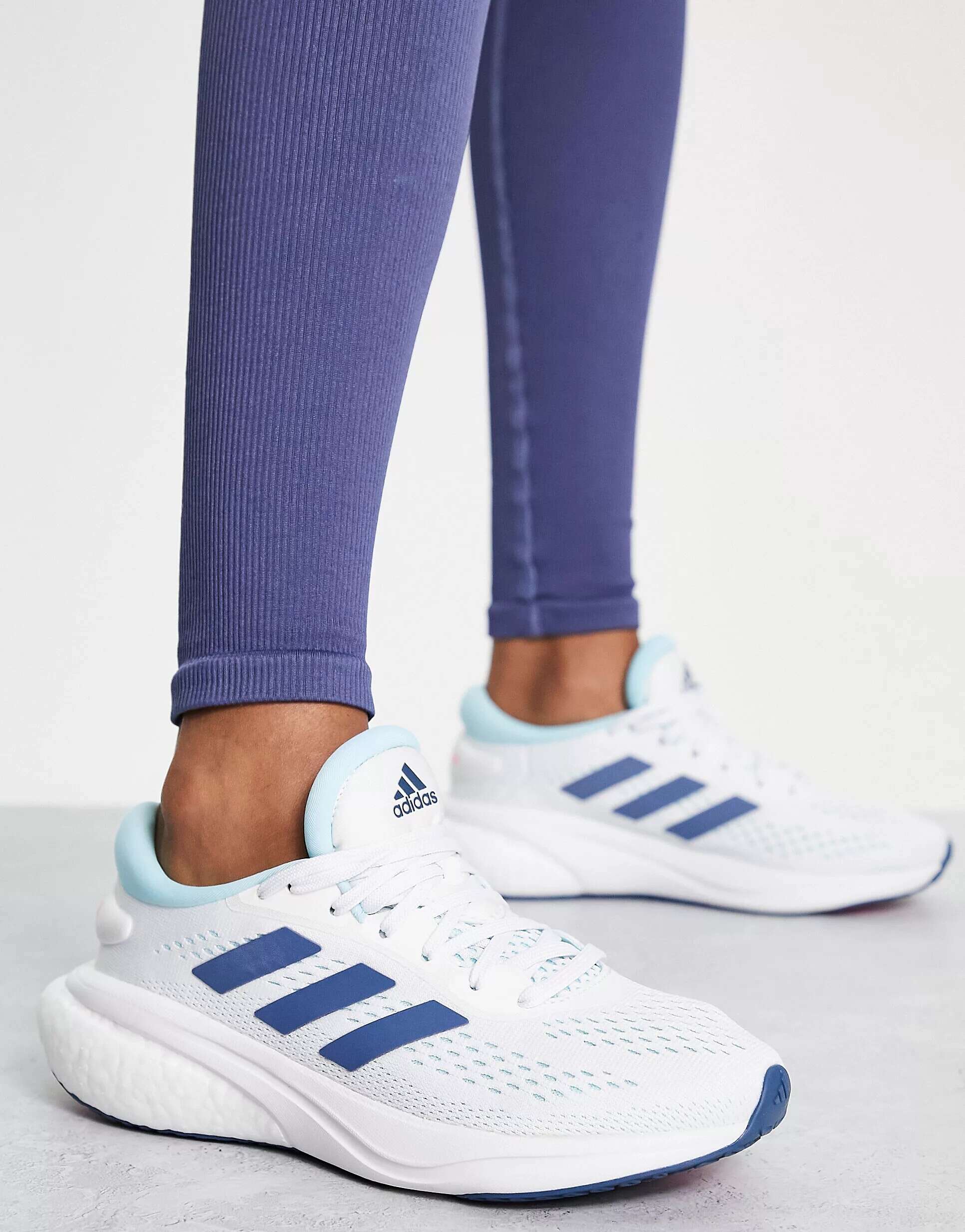 

Белые кроссовки adidas Running Supernova 2 adidas performance