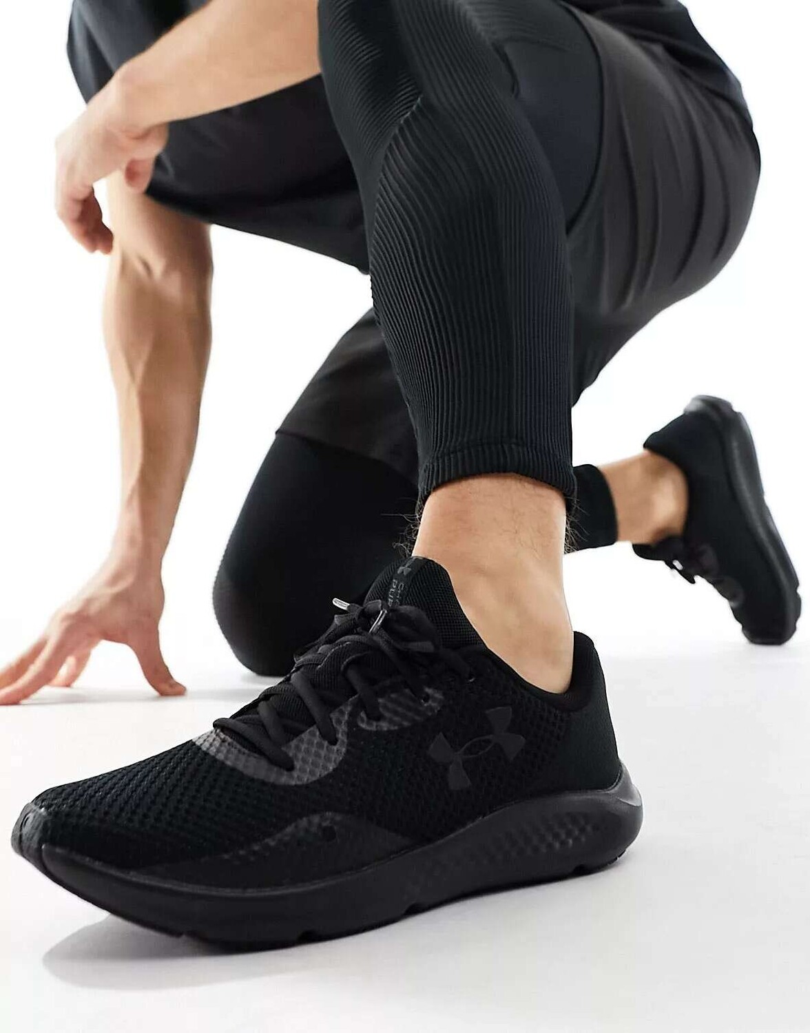 

Черные кроссовки Under Armour Charged Pursuit 3, Черный