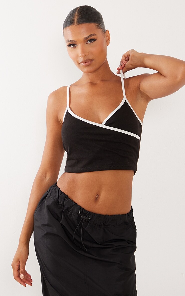 

PrettyLittleThing Черный укороченный топ на бретельках с контрастной окантовкой
