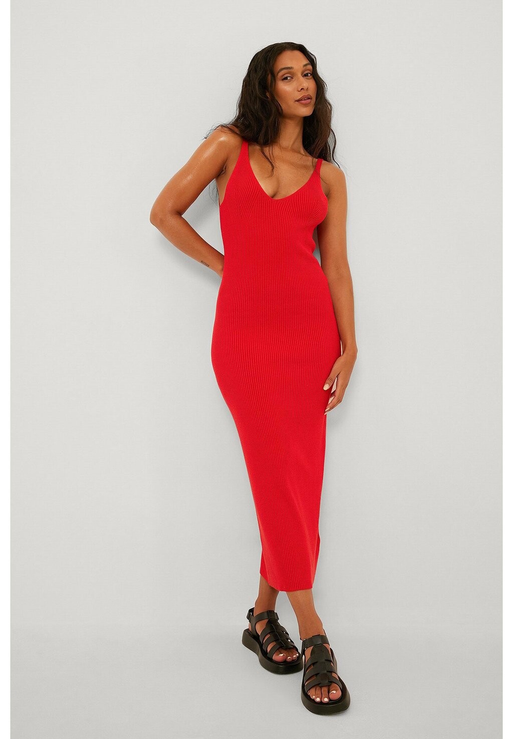 

Свободное платье NA-KD MIT TIEFEM RÜCKEN, цвет red
