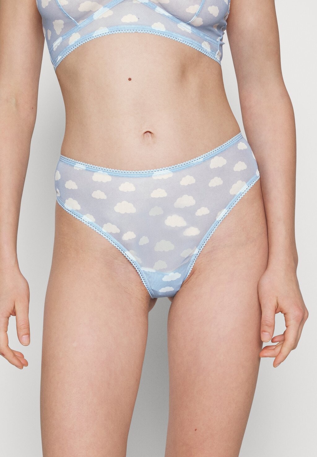 

Стринги Monki