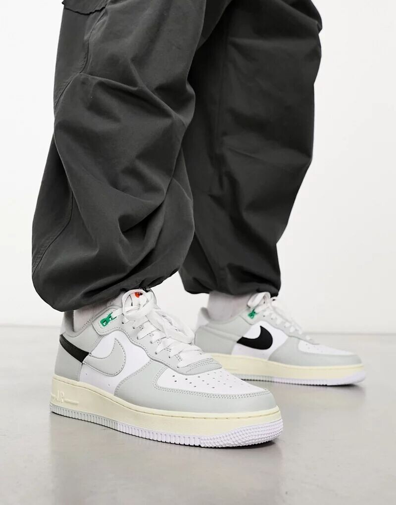 

Серо-белые кроссовки Nike Air Force 1 '07