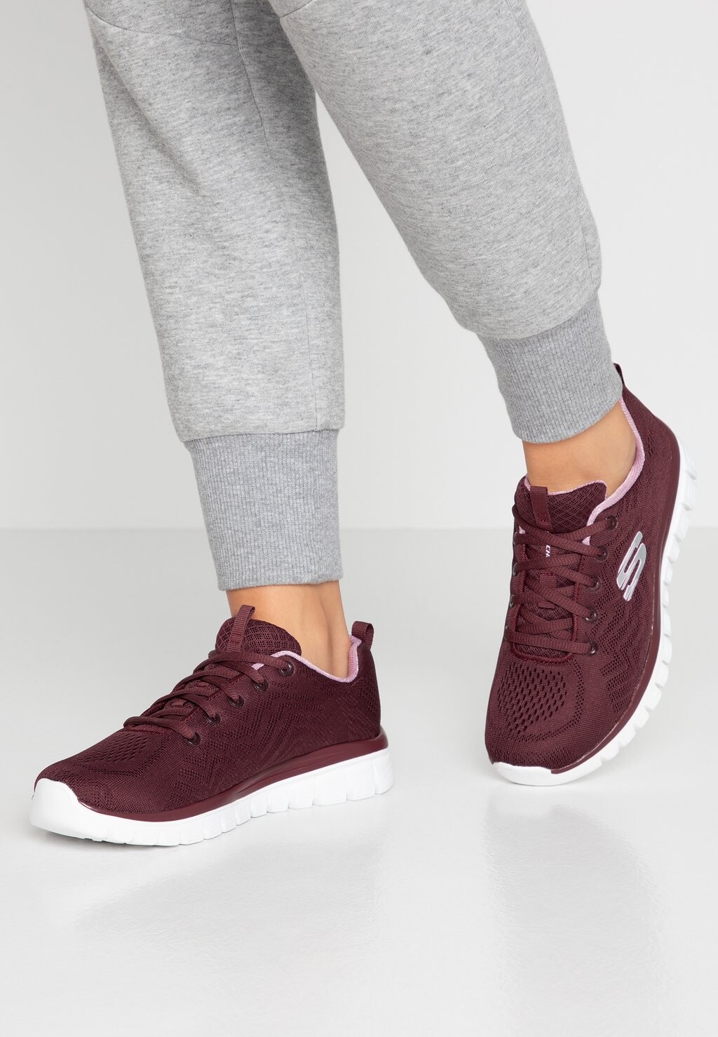 

Кроссовки Skechers