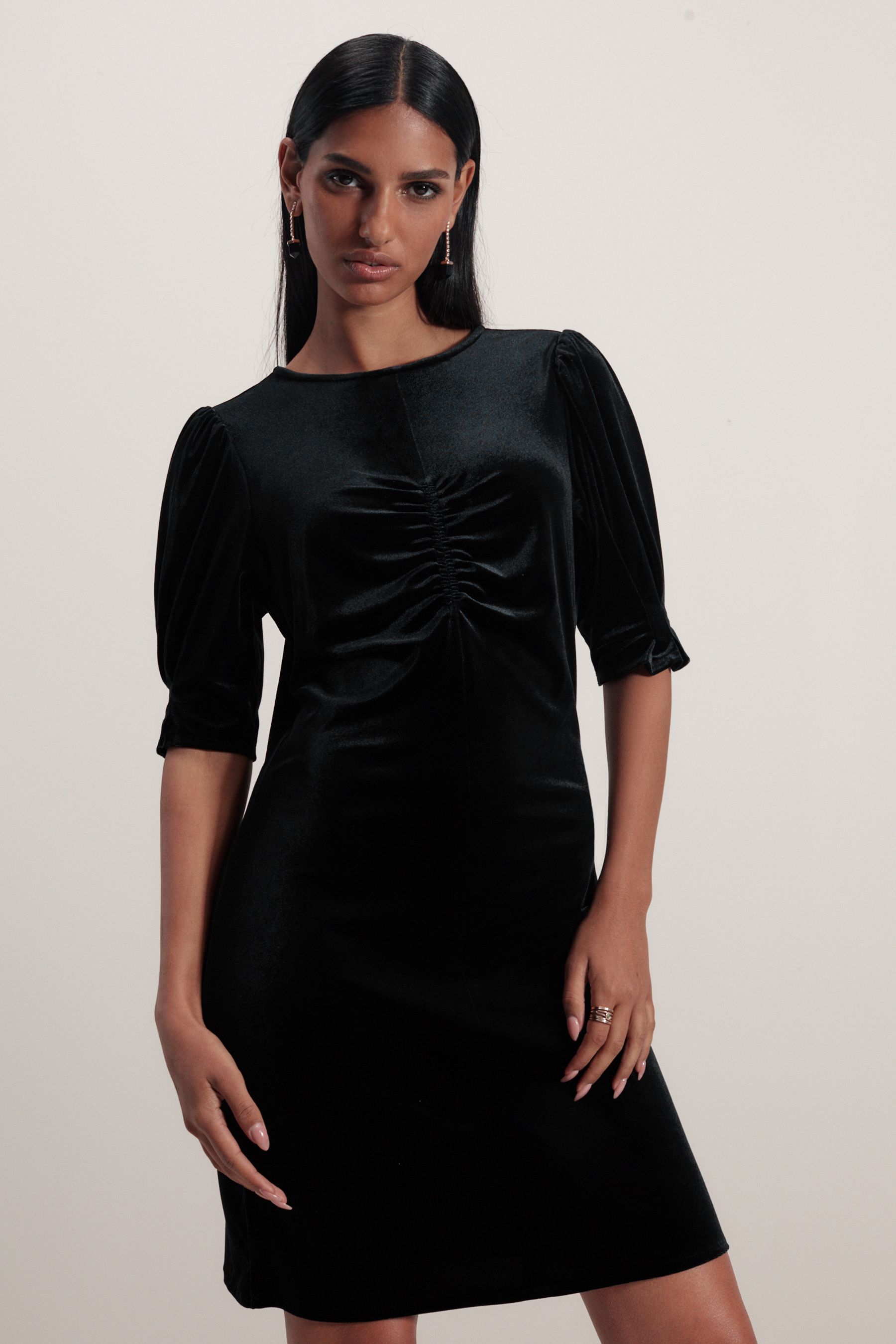 Бархатное мини-платье с объемными рукавами и рюшами Next, черный