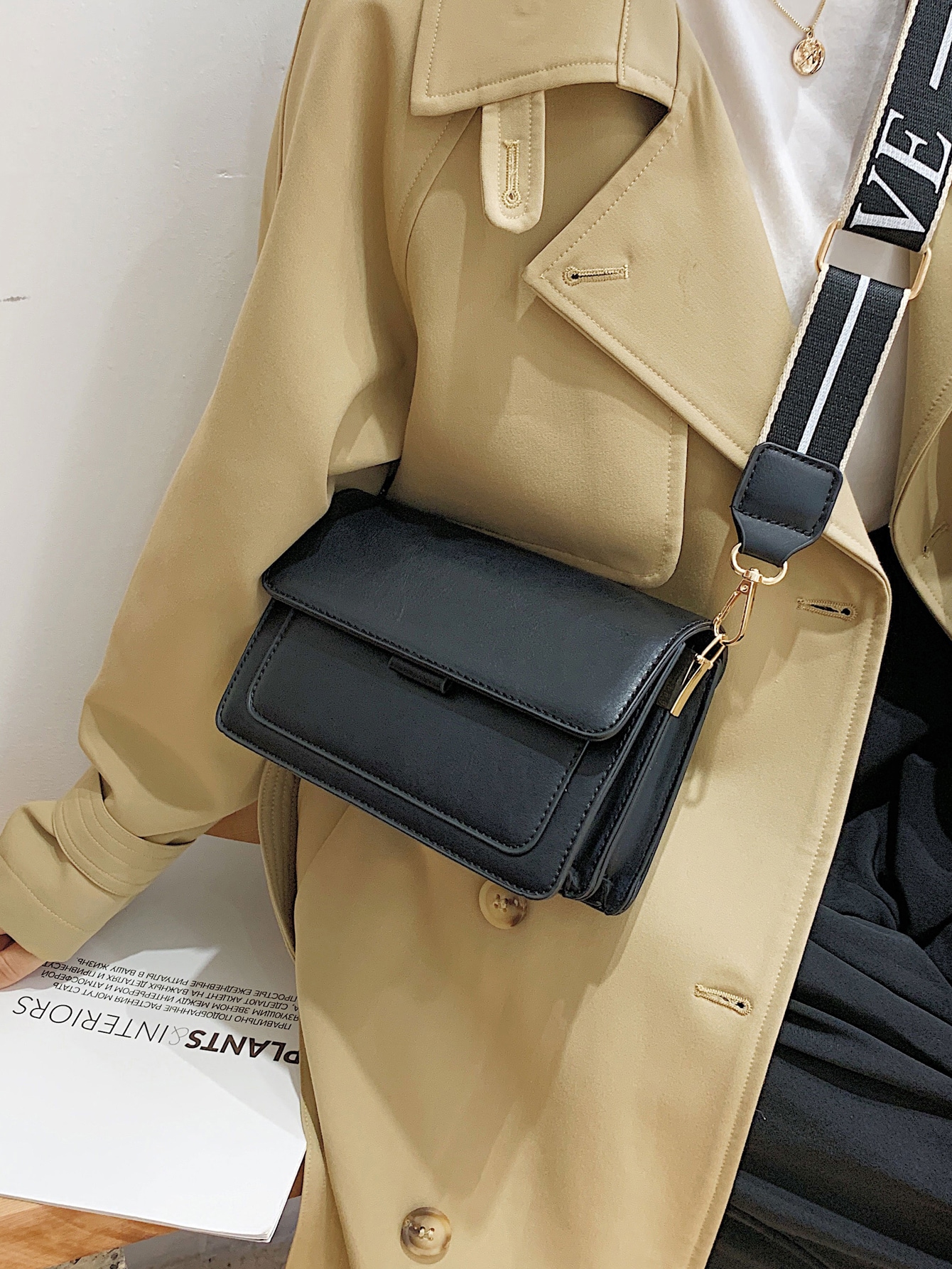 цена Модная простая сумка через плечо с широким ремешком (с произвольной боковой металлической пряжкой), черный