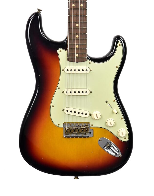 Электрогитара Fender Custom Shop 63 Stratocaster Journeyman in 3 Tone Sunburst fender custom shop 62 63 stratocaster reissue journeyman relic custom shop namm ltd super heavy relic 63 stratocaster journeyman heavy relic