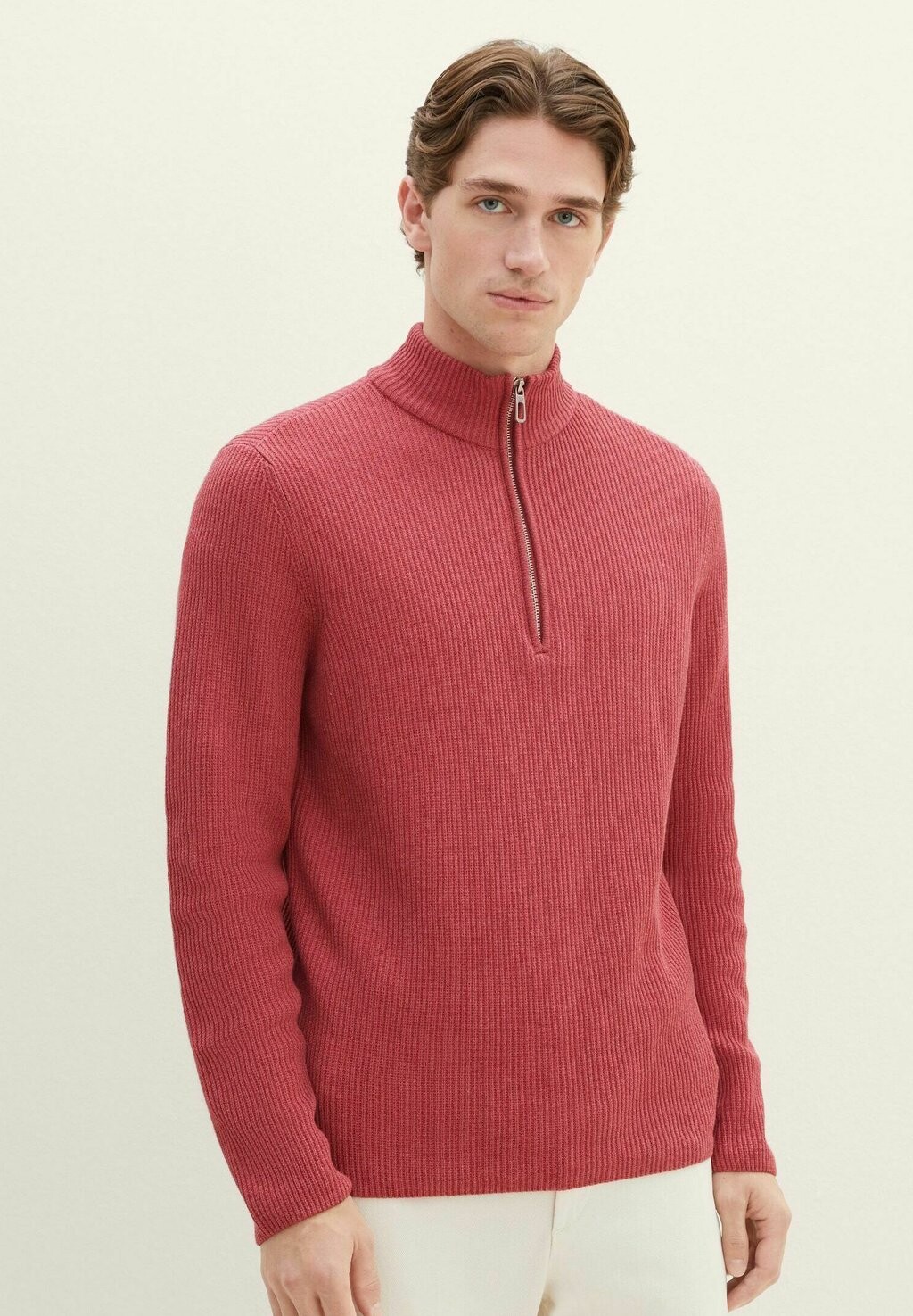 

Свитер ПУЛОВЕР И СТРИКДЖЕКЕН STRICKPULLOVER MIT TROYER KRAGEN TOM TAILOR, бордо-красный меланж