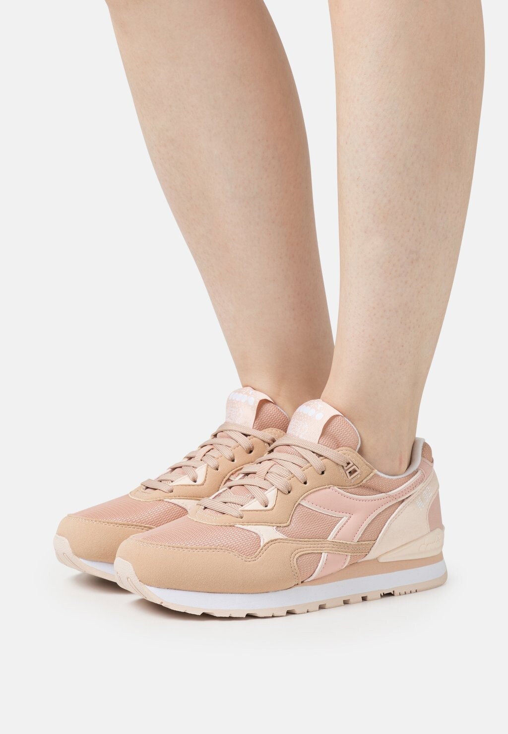 

Кроссовки Diadora N.92, бежевый / жареный миндаль