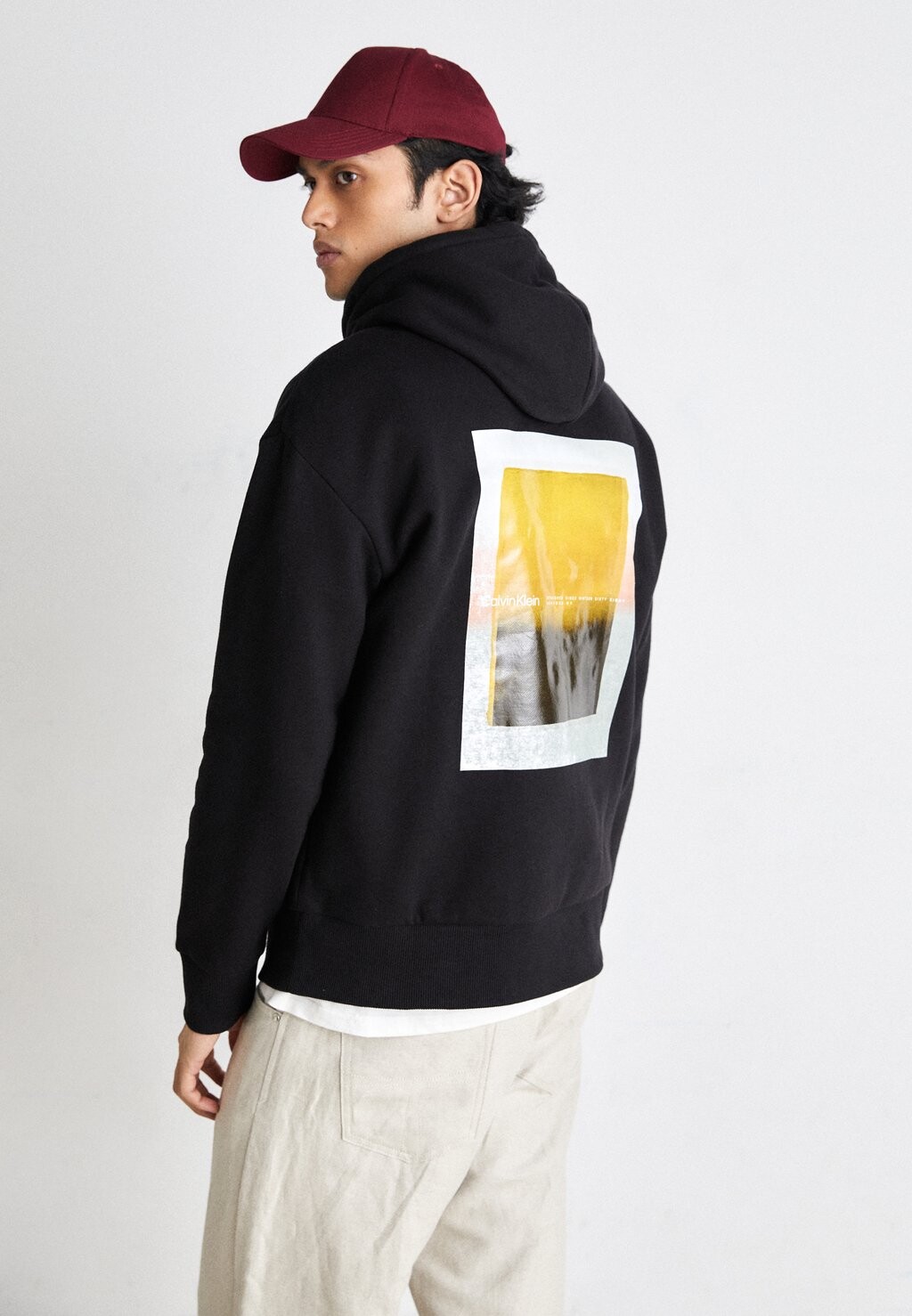 

Толстовка Calvin Klein SENSE LAYER BACK GRAPHIC HOODIE, черный