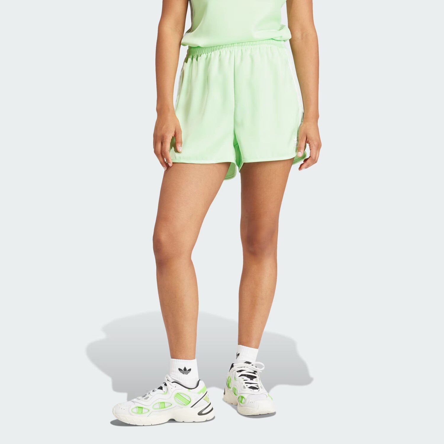 

Атласные шорты для спринта Adicolor Adidas, цвет Semi Green Spark