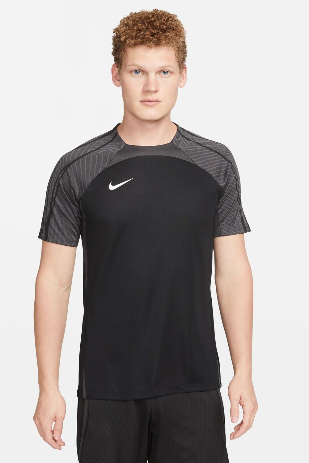 

Тренировочная футболка Dri fitStrike Nike, черный