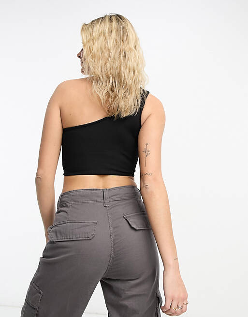

Черный укороченный топ на одно плечо с двойными бретелями Pull&Bear