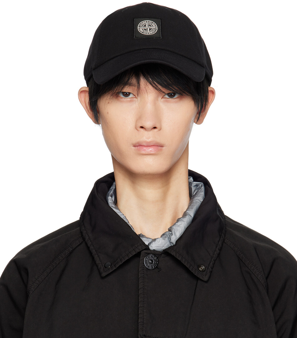 

Черная кепка с нашивкой Stone Island