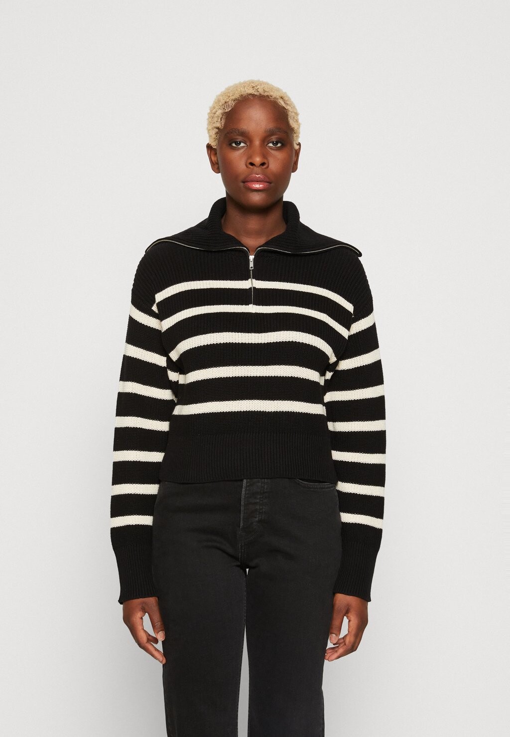 

Свитер Monki