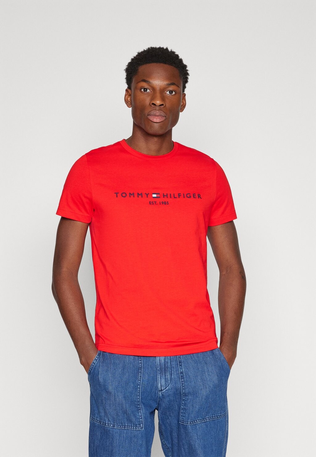 

Базовая футболка ФУТБОЛКА С ЛОГОТИПОМ Tommy Hilfiger, ярко-красный
