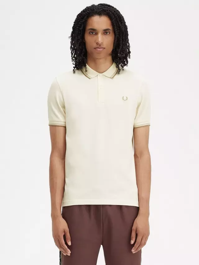 

Футболка Fred Perry The Twin Tipped Short Sleeve, цвет v17/ecru/oat/wrmston