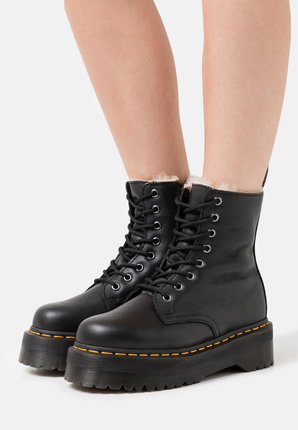 

Ботильоны на платформе Dr. Martens