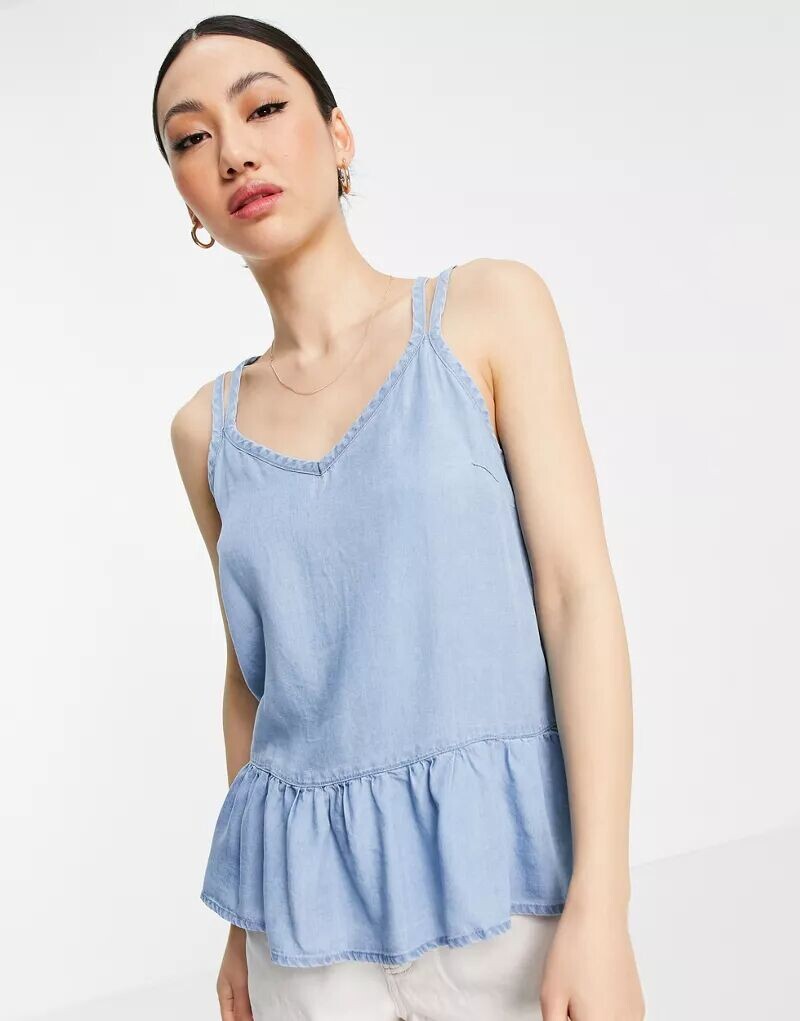 

Синий топ на бретелях Vero Moda с баской из шамбре