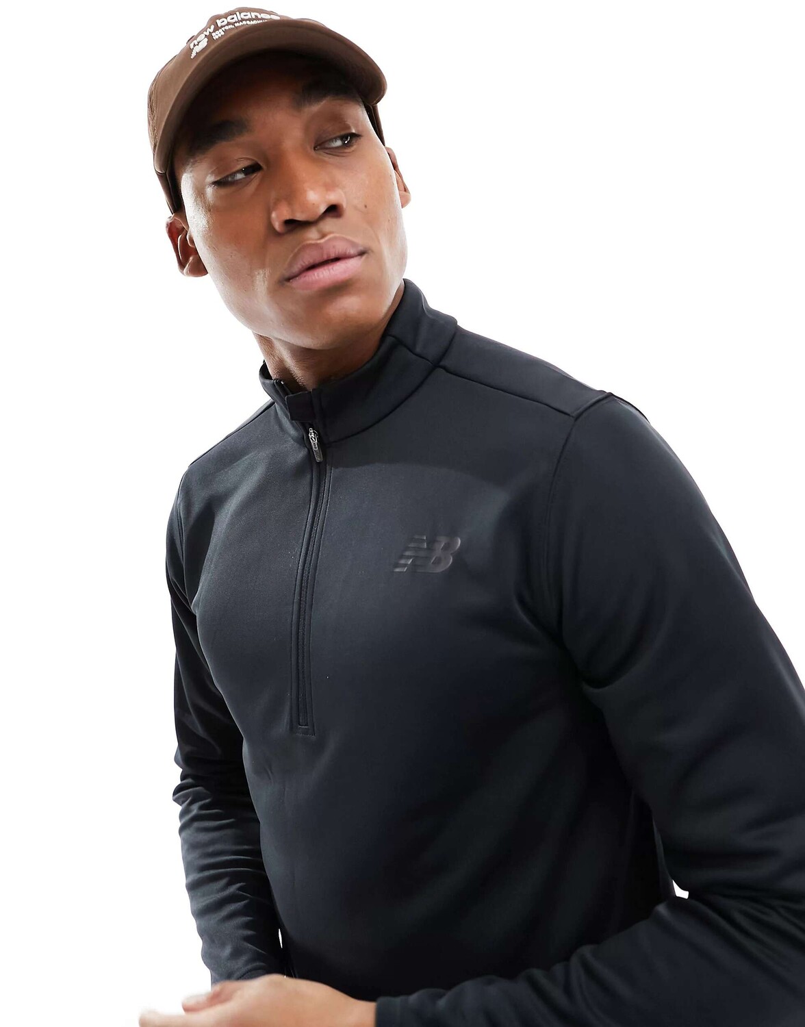 

Черный цвет с полумолнией New Balance Tennacity