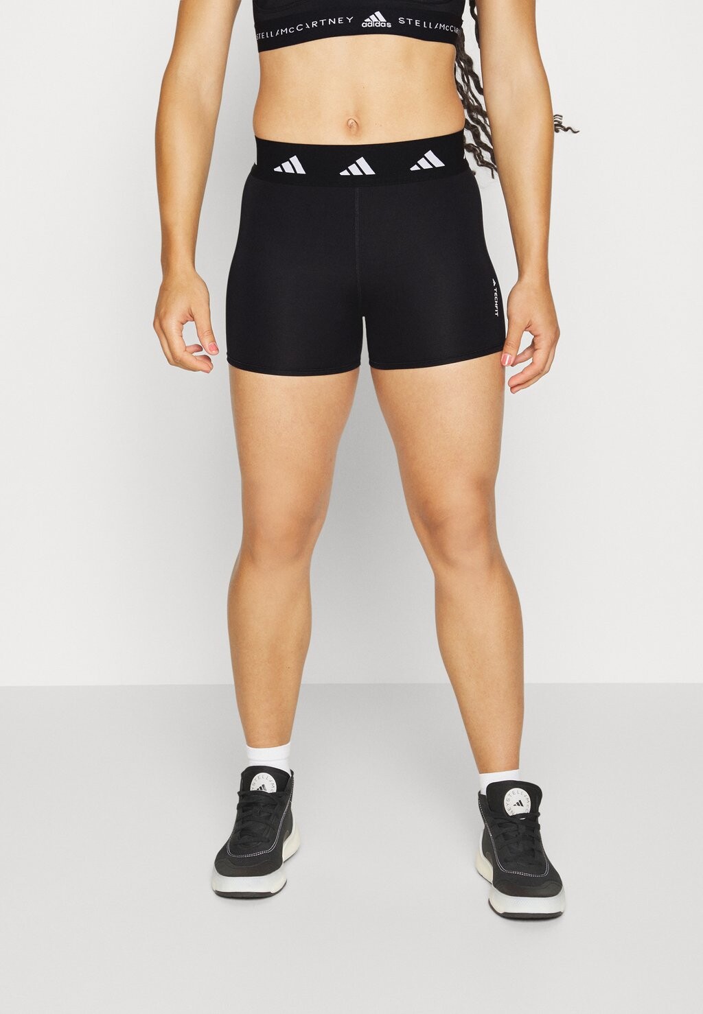 

Тайтсы Adidas, черный