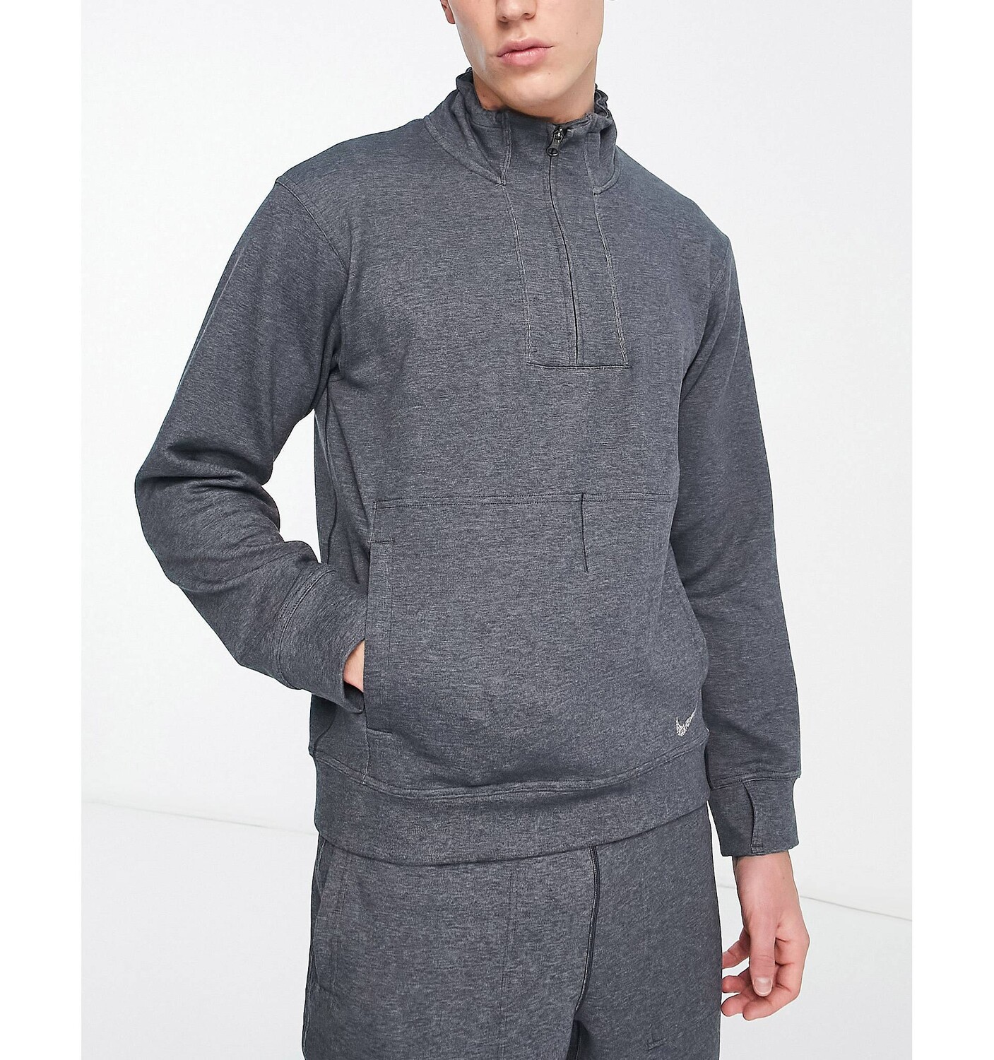 

Темно-серый флисовый топ на молнии Nike Yoga Restore Dri-FIT Nike Training