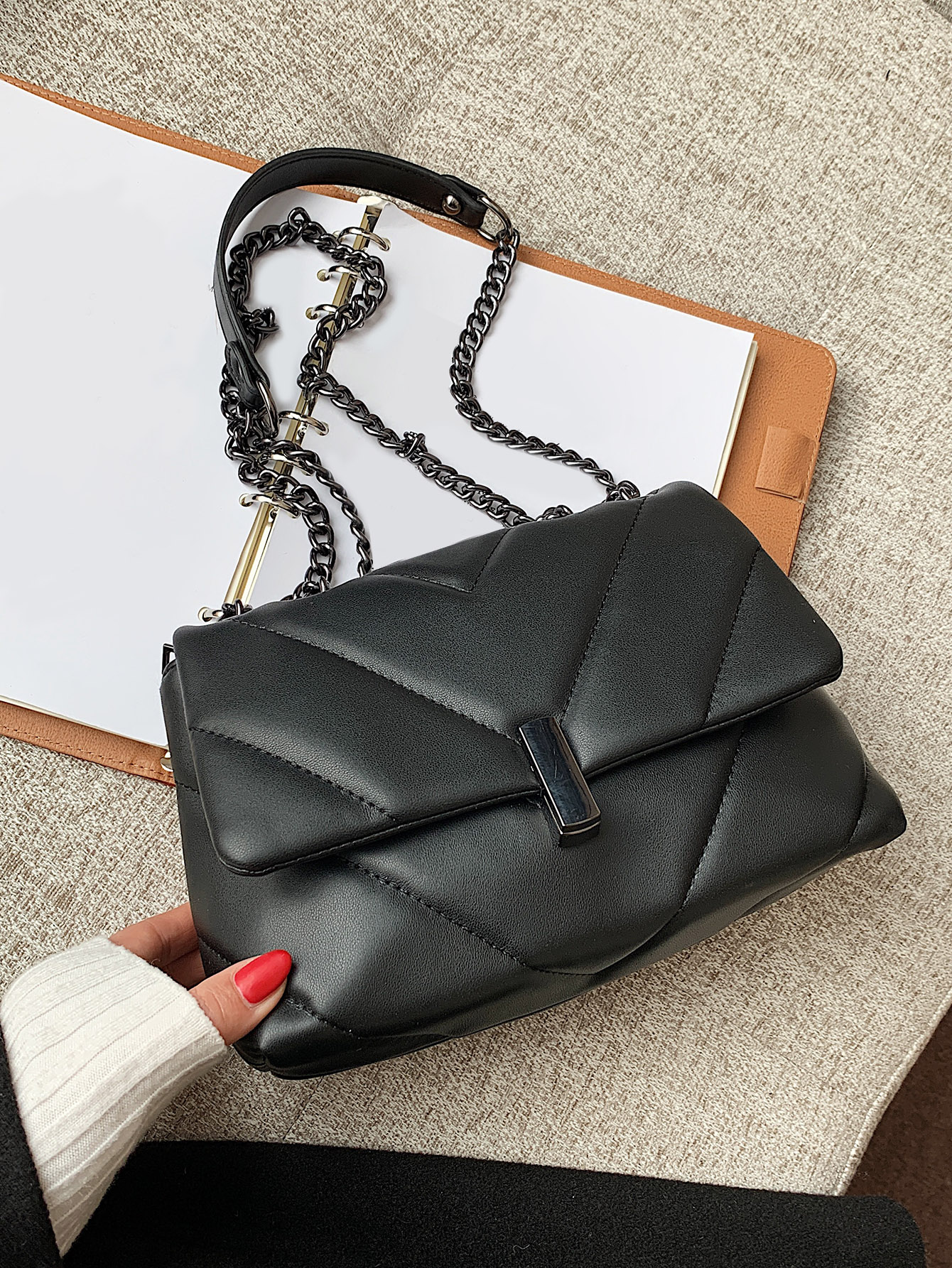 Легкая деловая повседневная квадратная сумка с шевронным клапаном и цепочкой для девочек-подростков, черный