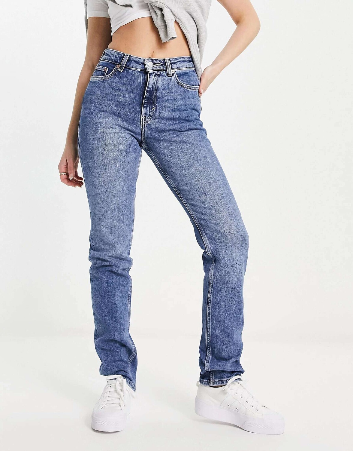 Roxy straight джинсы. Прямые джинсы женские. Узкие прямые джинсы. Узкие прямые джинсы. Узкие прямые джинсы.
