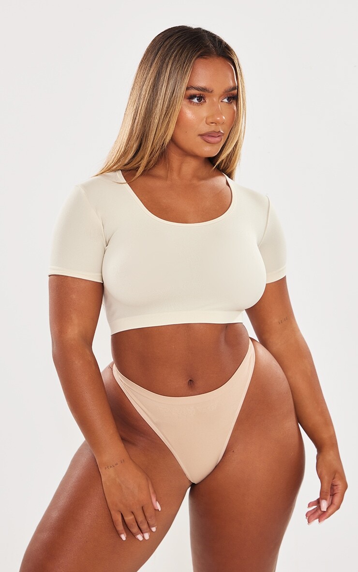 

PrettyLittleThing Укороченная футболка с овальным вырезом Shape Stone