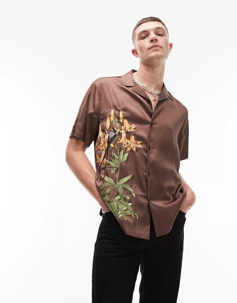

Шоколадно-коричневая рубашка с короткими рукавами Topman свободного кроя, воротником с лацканами и вышивкой