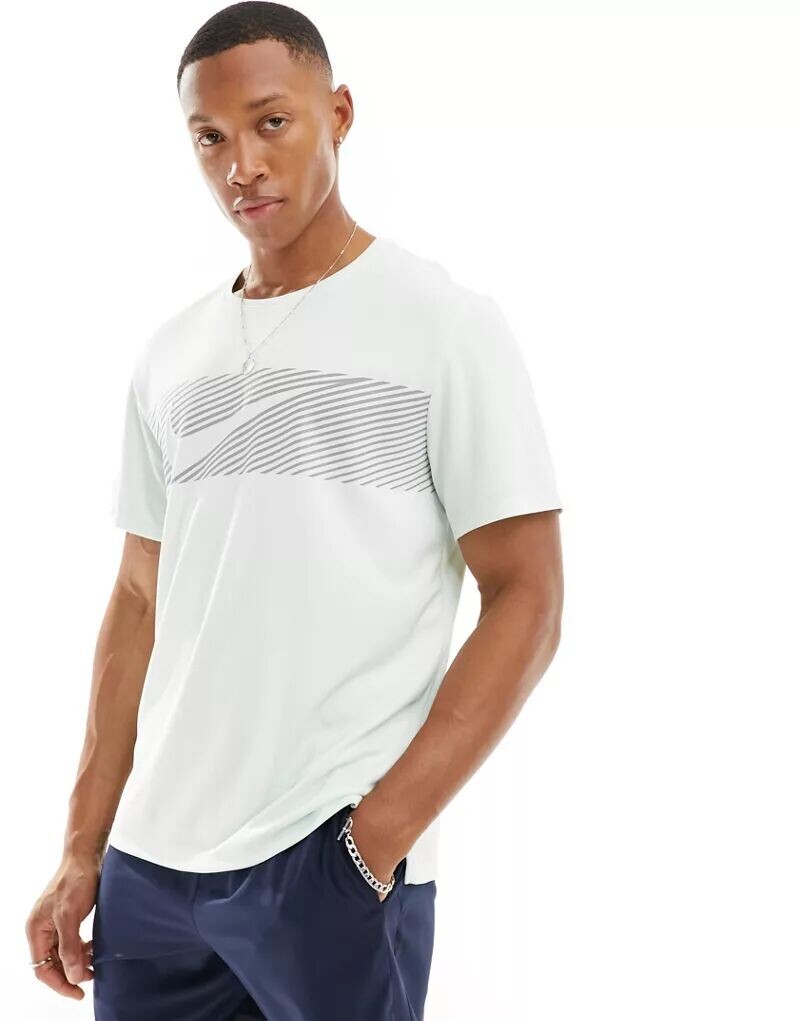 

Мятная футболка Nike Dri-FIT Miller Flash