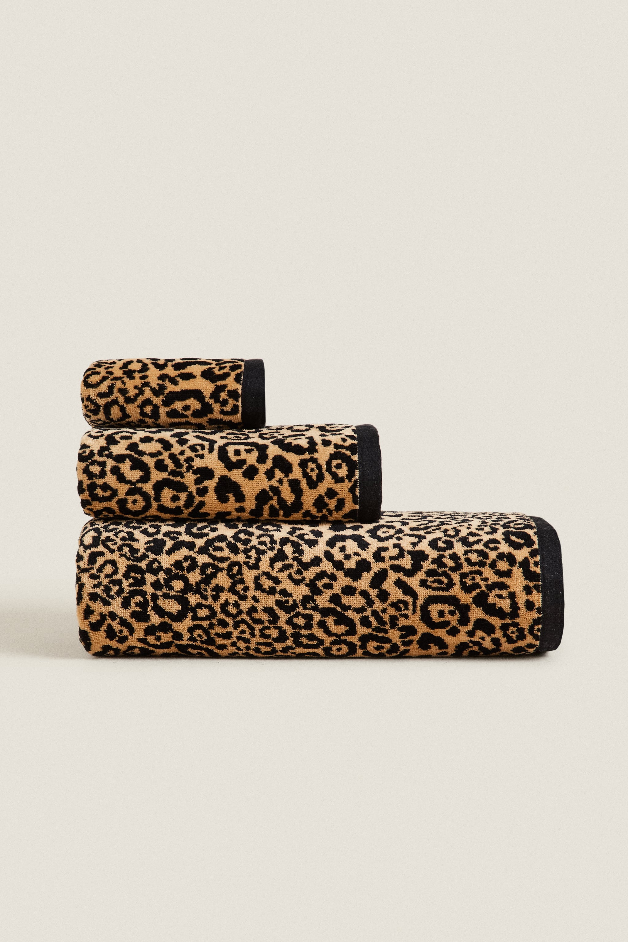 Велюровое полотенце с леопардом Zara, леопард