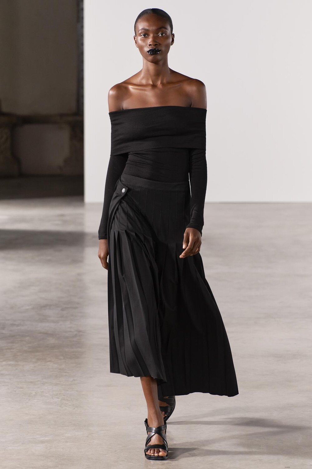 

Юбка в складку ZARA, черный