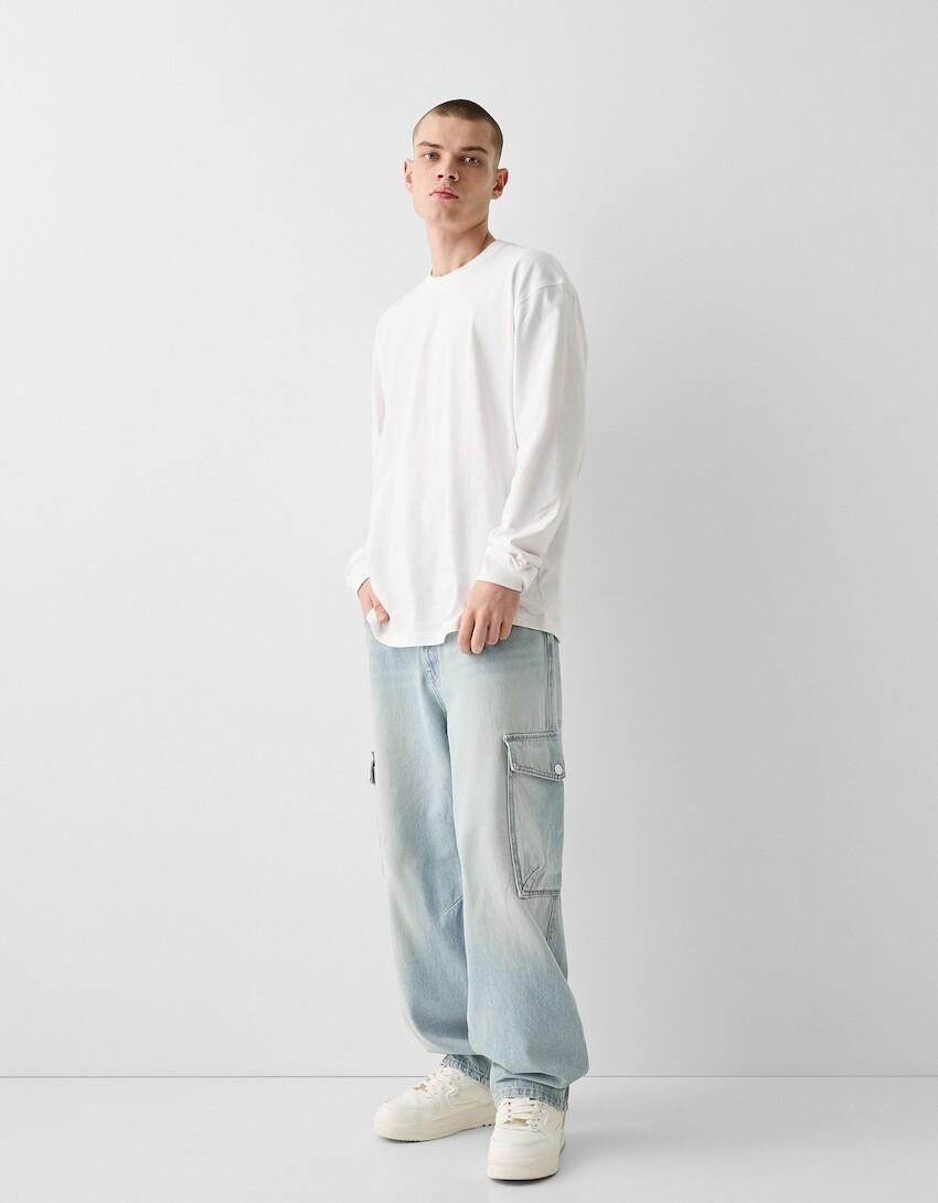 

Выцветшие джинсы-карго с грязным эффектом Bershka, синий
