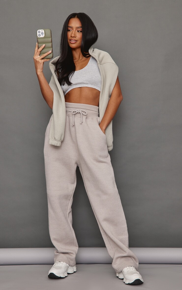 

PrettyLittleThing Широкие джоггеры с высокой талией Petite пепельно-серого цвета