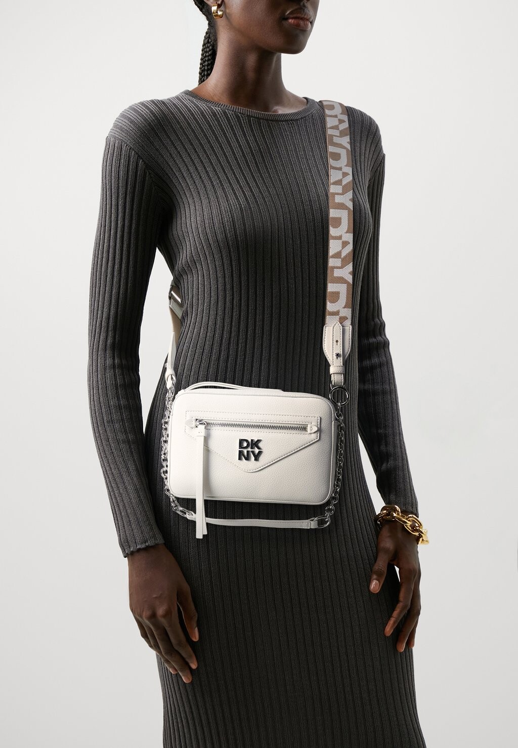 

Сумка GREENPOINT CAMERA BAG DKNY, цвет white