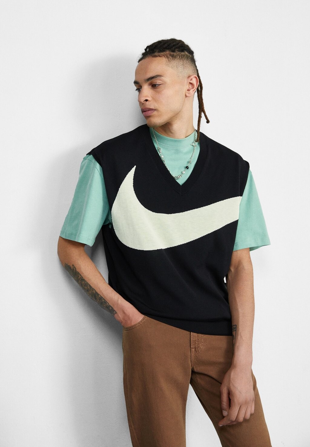 

Свитер Nike